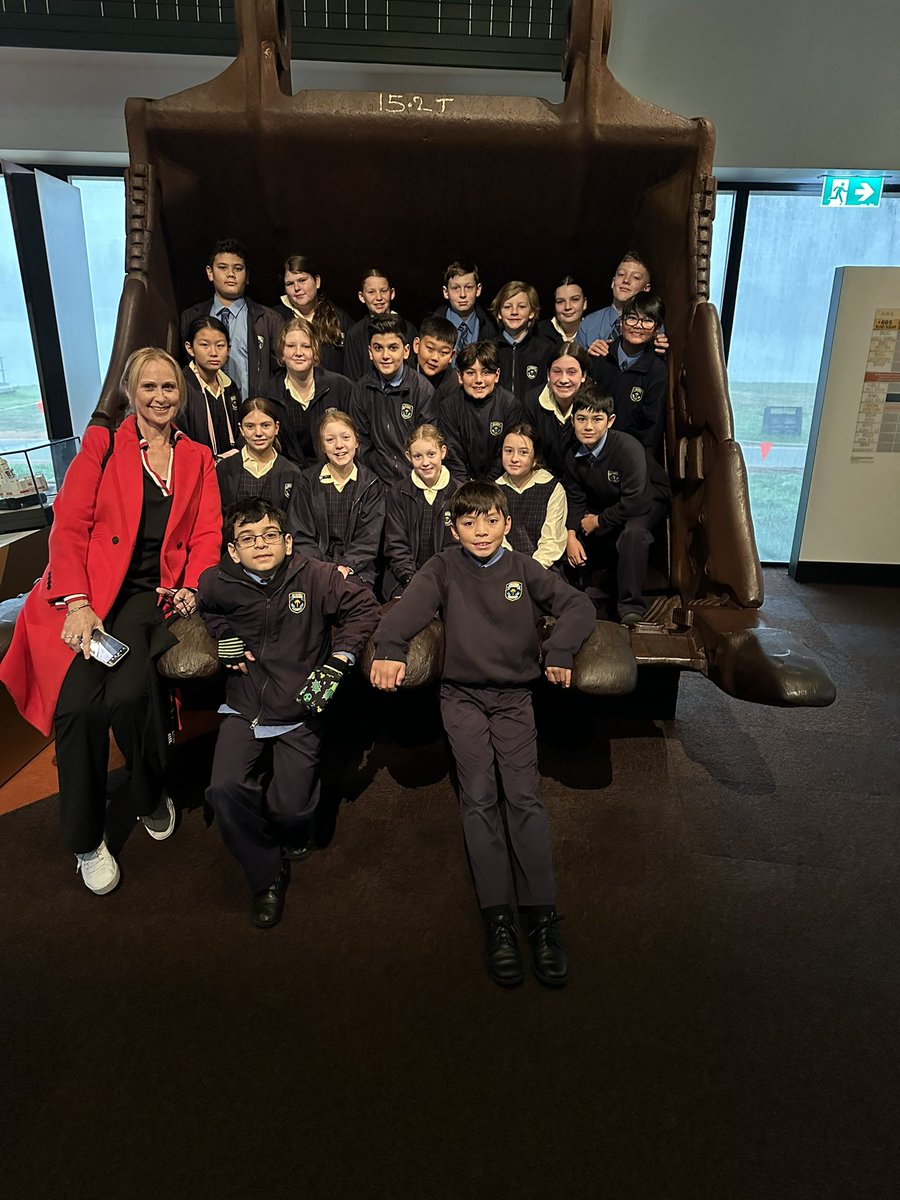 1654265694933102592-1